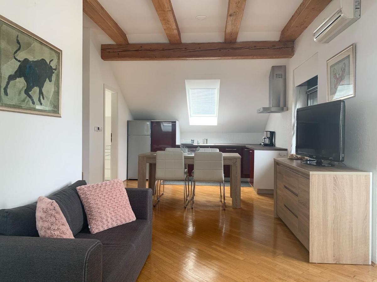 Ela'S Apartment Komenda Экстерьер фото