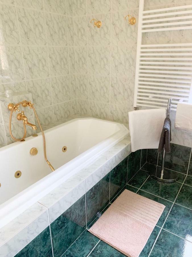 Ela'S Apartment Komenda Экстерьер фото